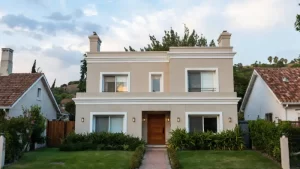 Casa en venta en Banfield – Estilo moderno con excelente entorno residencial